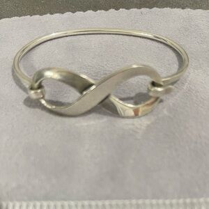 Retired James Avery Bold Infinity Bracelet Hook On Sterling Silver Size large